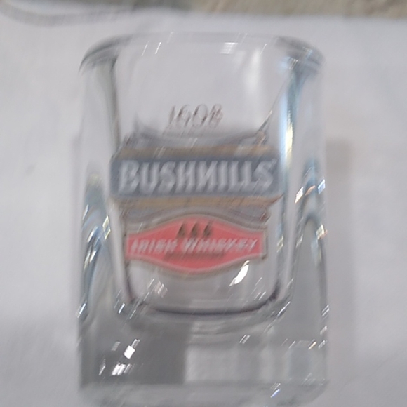 Set Of 4 The Old Bushmills Distillery Irish Whiskey Square Shot Glasses - Picture 2 of 7